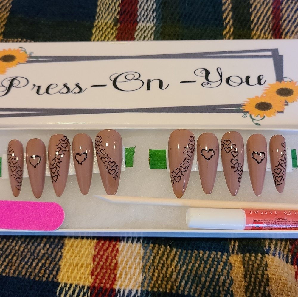 Press on nails